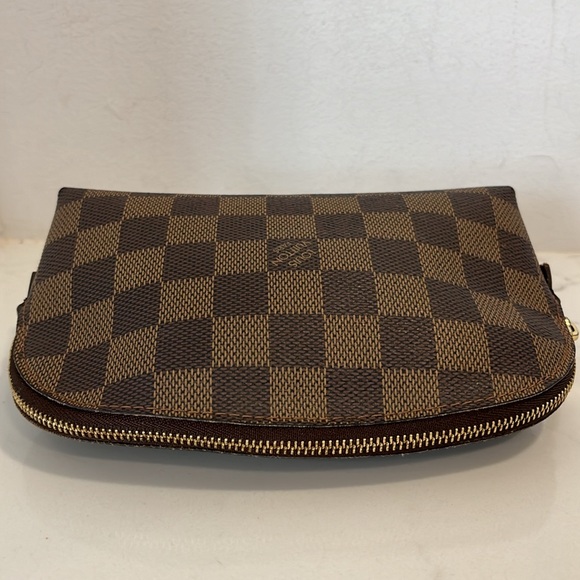 Louis Vuitton Cosmetic Pouch - Picture 5 of 13